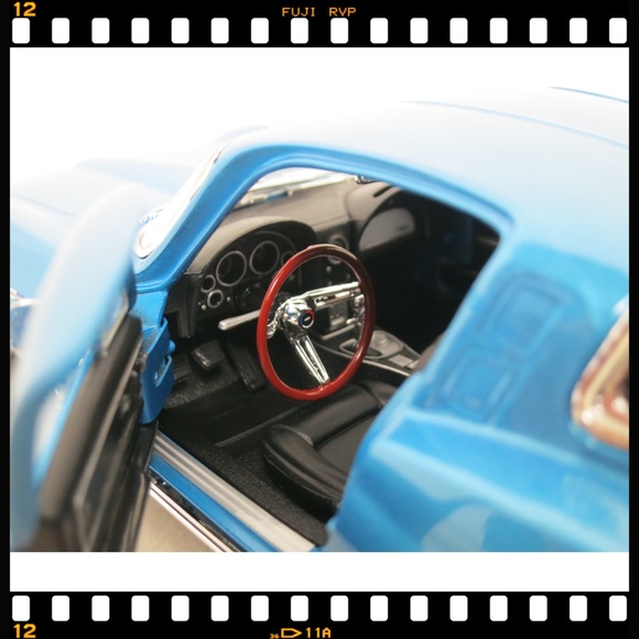 1:18~Maisto~1965~C2~Corvette~Stingray~Diecast~ - Picture 5 of 8